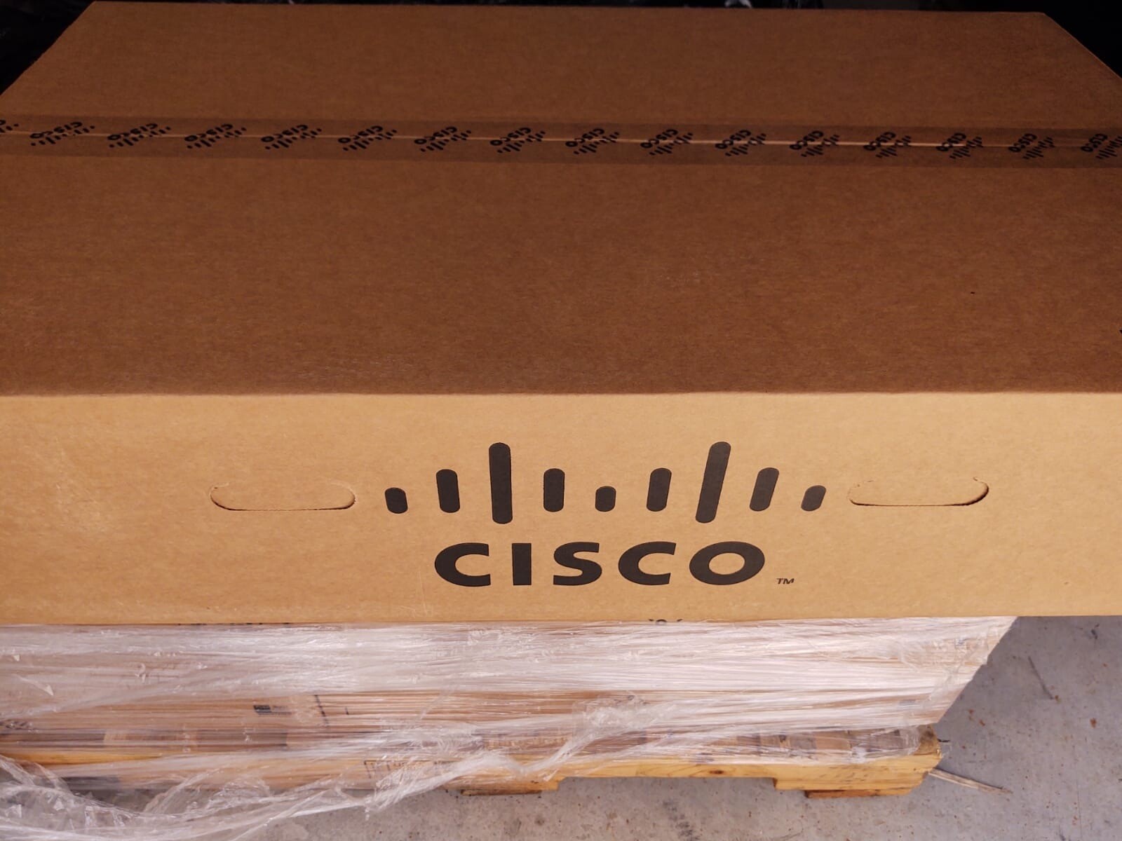 Cisco UCSC-C240-M5L Dual Xeon Gold 6244 3.6GHz 1512GB DDR4 Memory 2x1050W PSU
