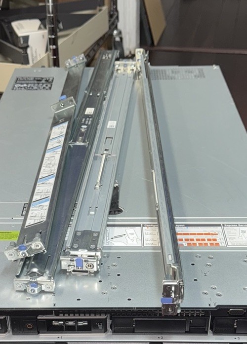 Dell PowerEdge R640 | Xeon Silver 4109T | 16GB | H730P | 4×2.5 | Rails | 2x495W