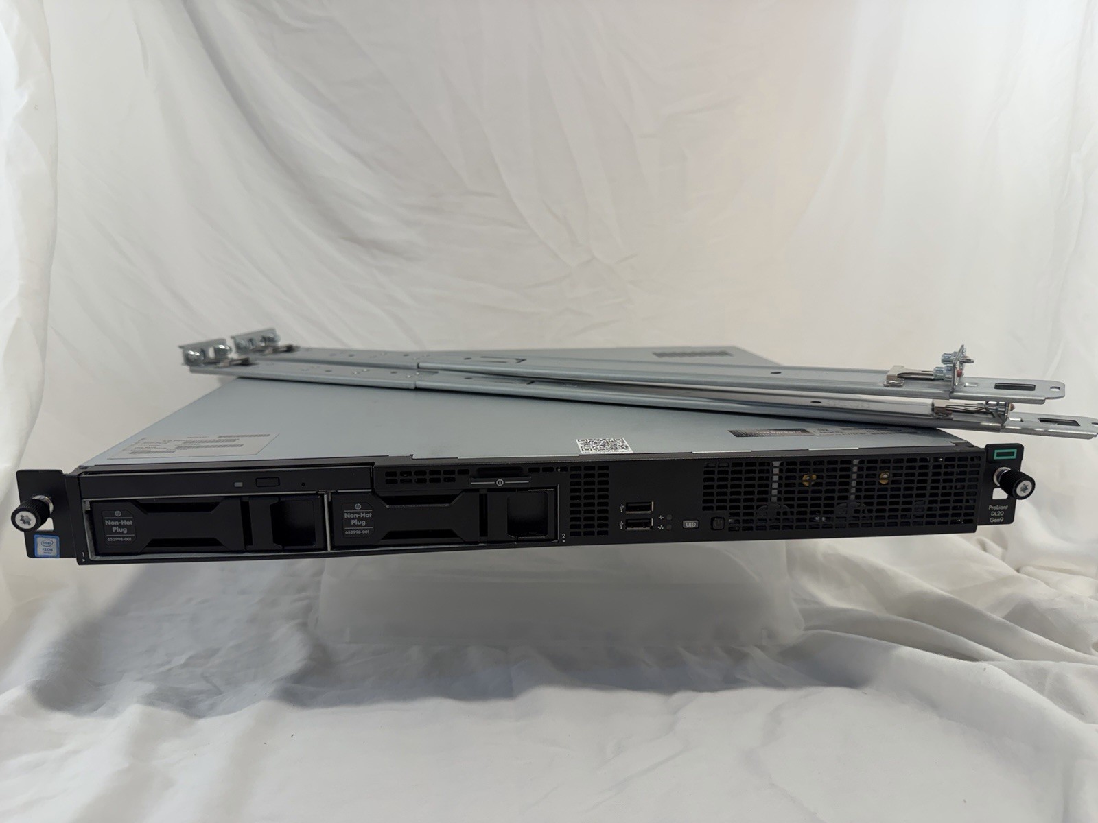 HP ProLiant DL20 Gen9 1U Server Xeon E3-1220 v5 8GB DDR4 No HDD iLO4 2x 1GbE