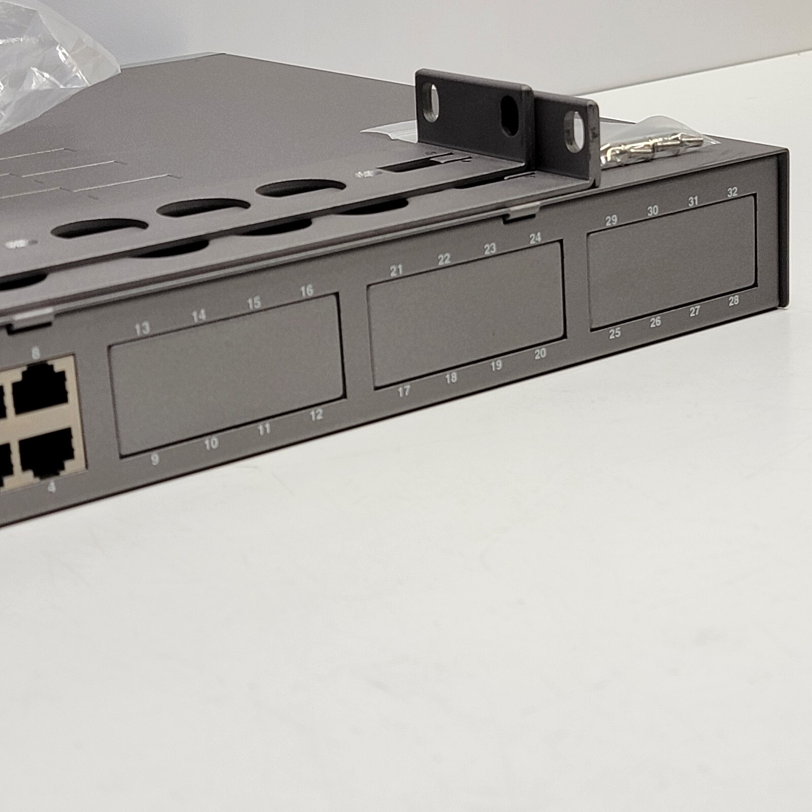 Raritan Dominion SX8 SXA-8 DSXA-8 Ethernet 8-Port IT Network Console Server