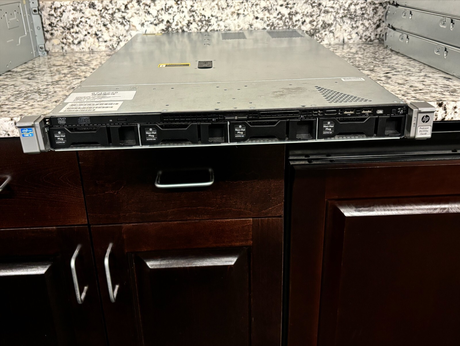 HP Server Equipment (BladeSystem C7000 w/ 3PAR 7200 storage system)