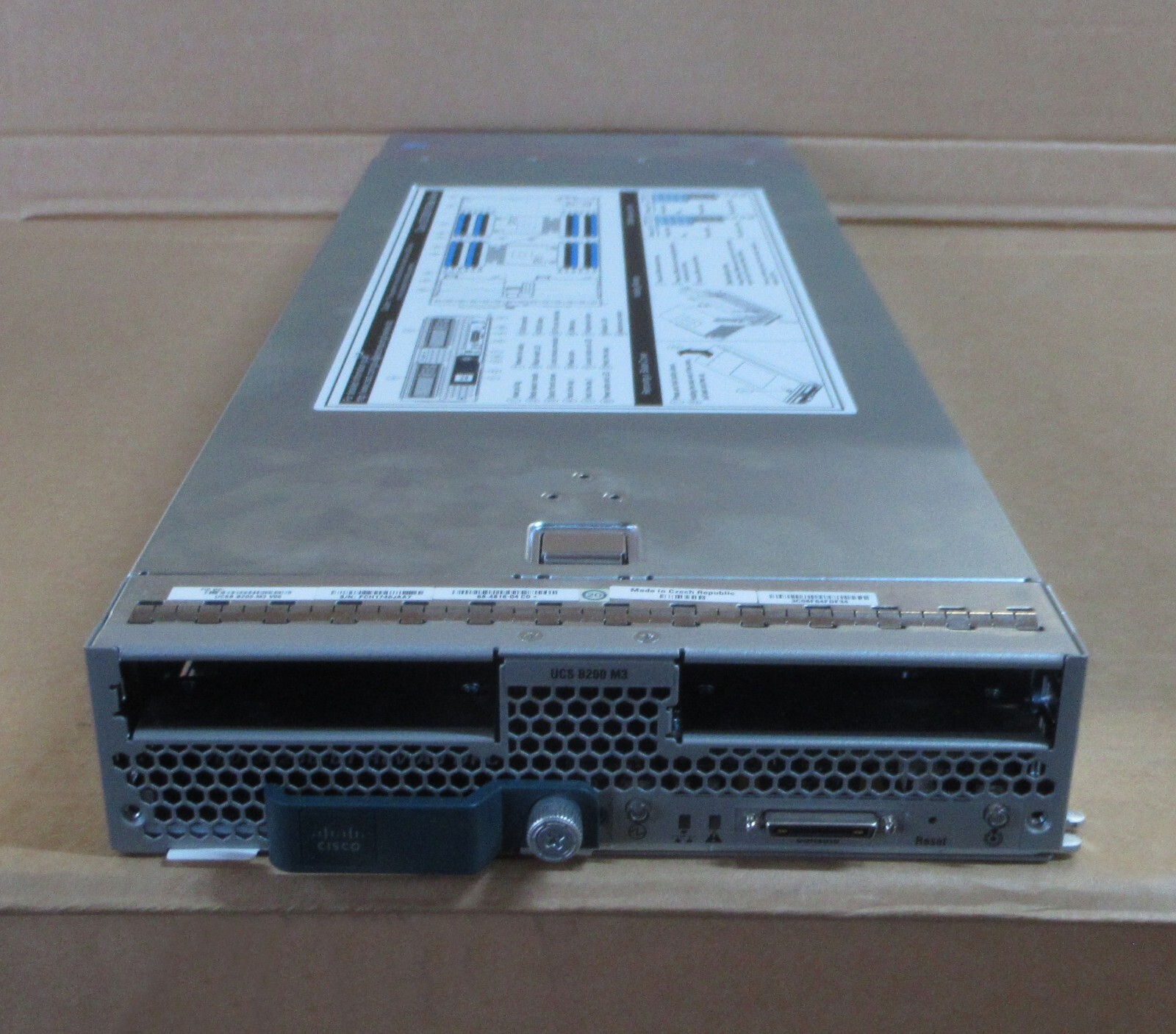 Cisco UCS B200 M3 Blade Server Chassis, Baffle, Console Port Only No Motherboard