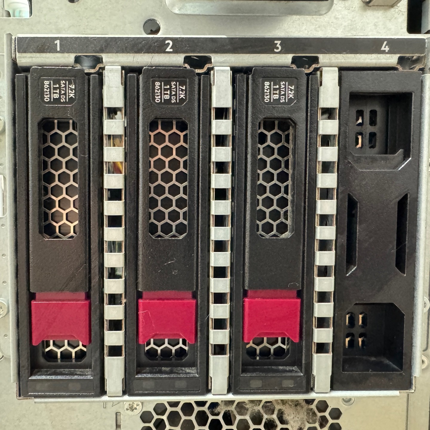 HPE ProLiant ML30 Gen10 LFF E-2224 16GB 3x 1TB P408i-p SR [SV281]