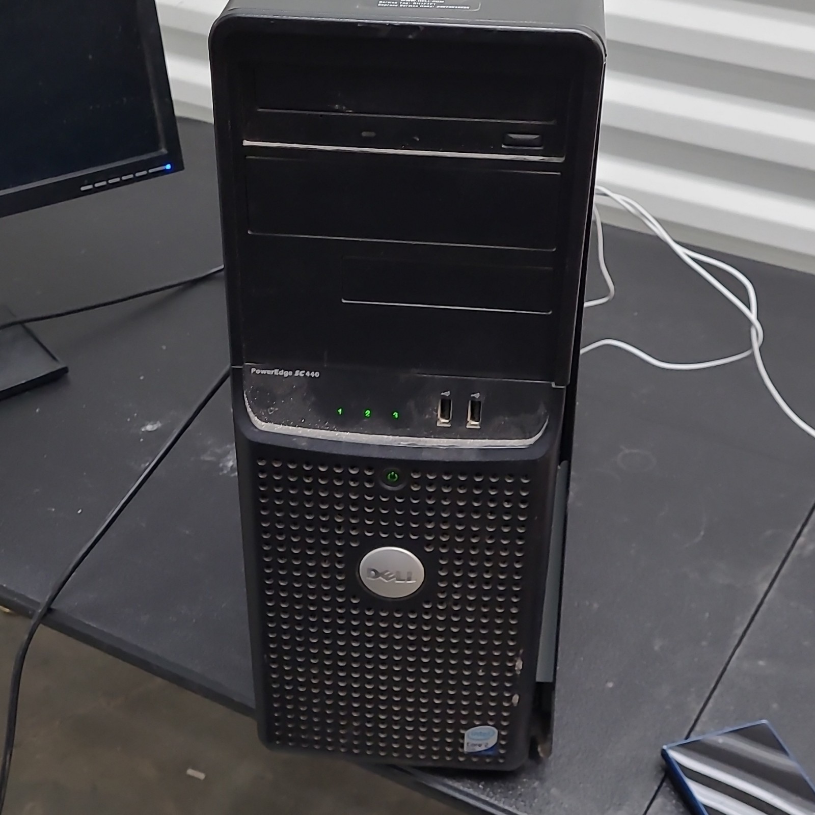 Dell PowerEdge SC440 Tower Server PowerEdge Series Computer Server no hdds