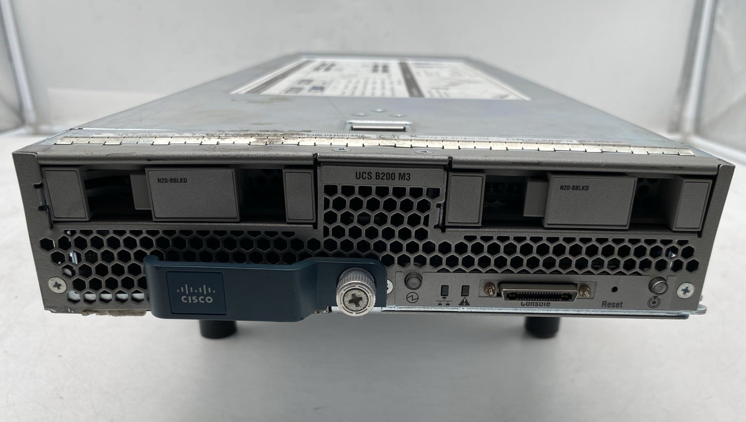 CISCO UCSB-B200-M3 UCS B200 M3 Blade Server 2x Intel Xeon E5-2650 No Ram/Storage