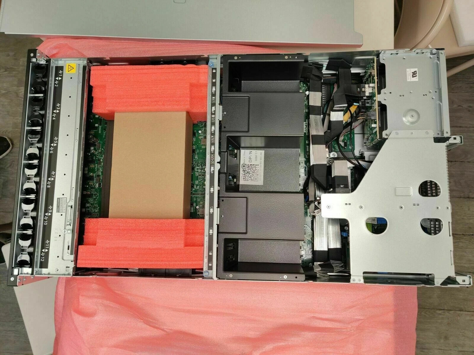 Dell DSS 8440 4U Server BAREBONE Deep Learning AI redundancy Support 10GPU