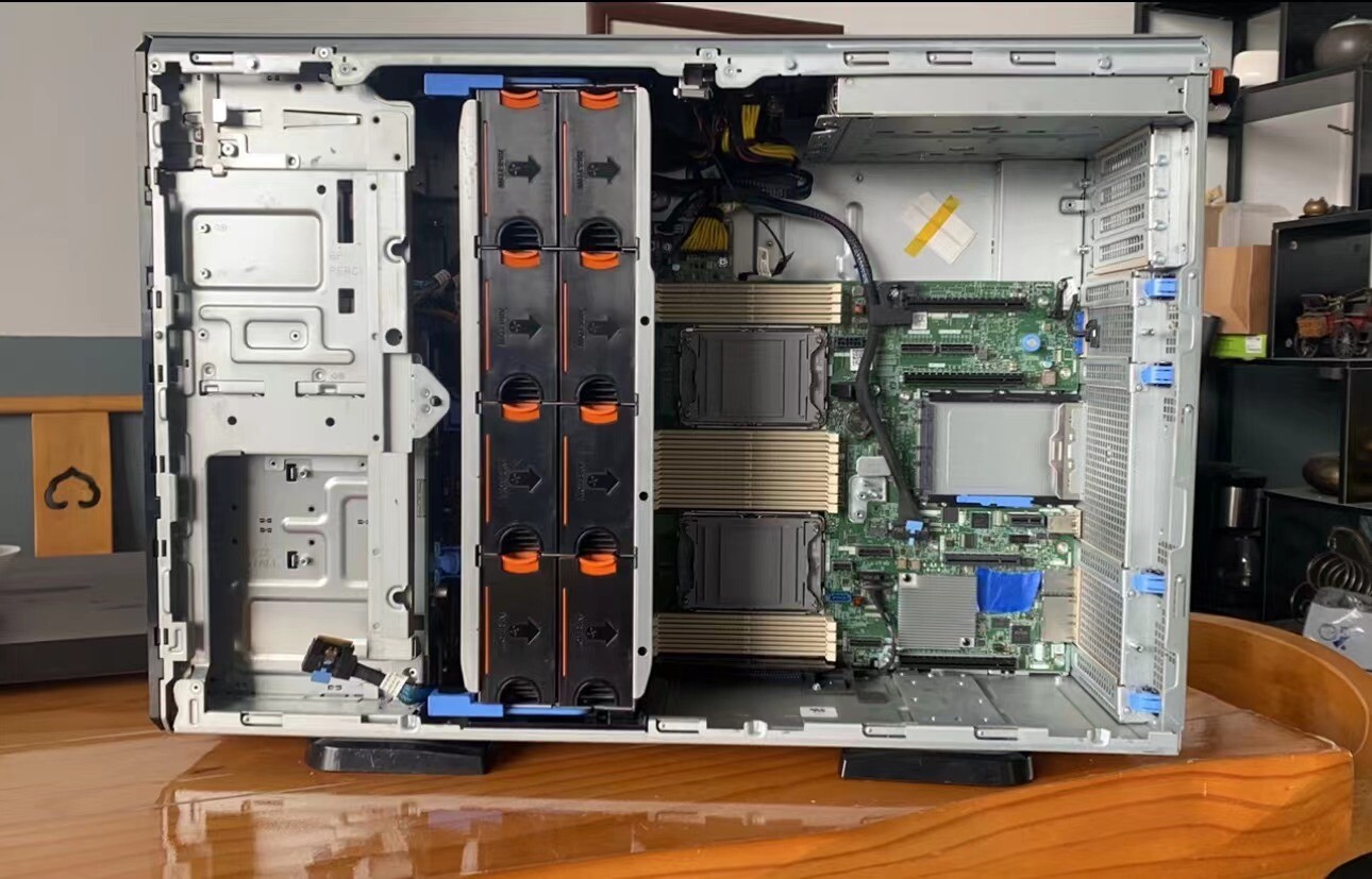DELL T550 8x 2.5 server，2x Intel Xeon silver 4310 CPU 8x 32GB DDR4 3200MT/s RAM