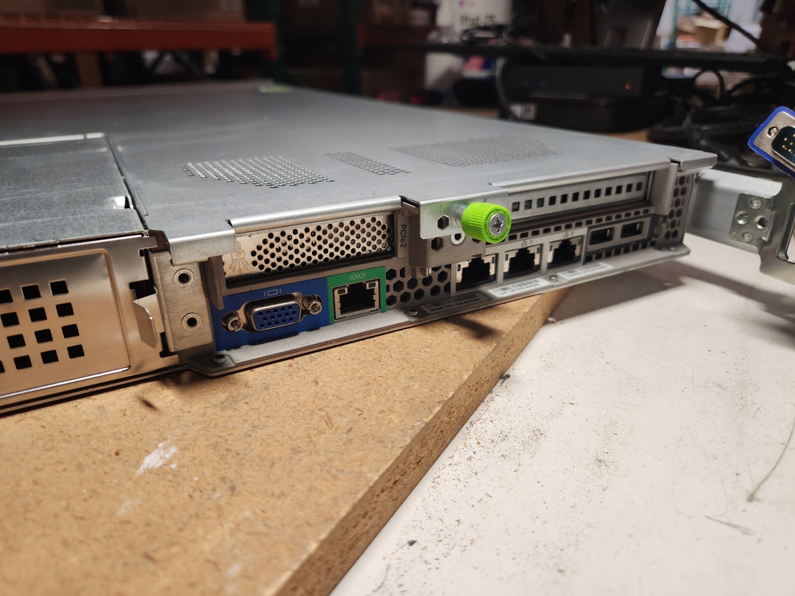 CISCO UCS C220 M3 SFF SERVER (2) E5-2609 @ 2.40GHz, 32GB RAM, 4GB SAS, W/ RAILS