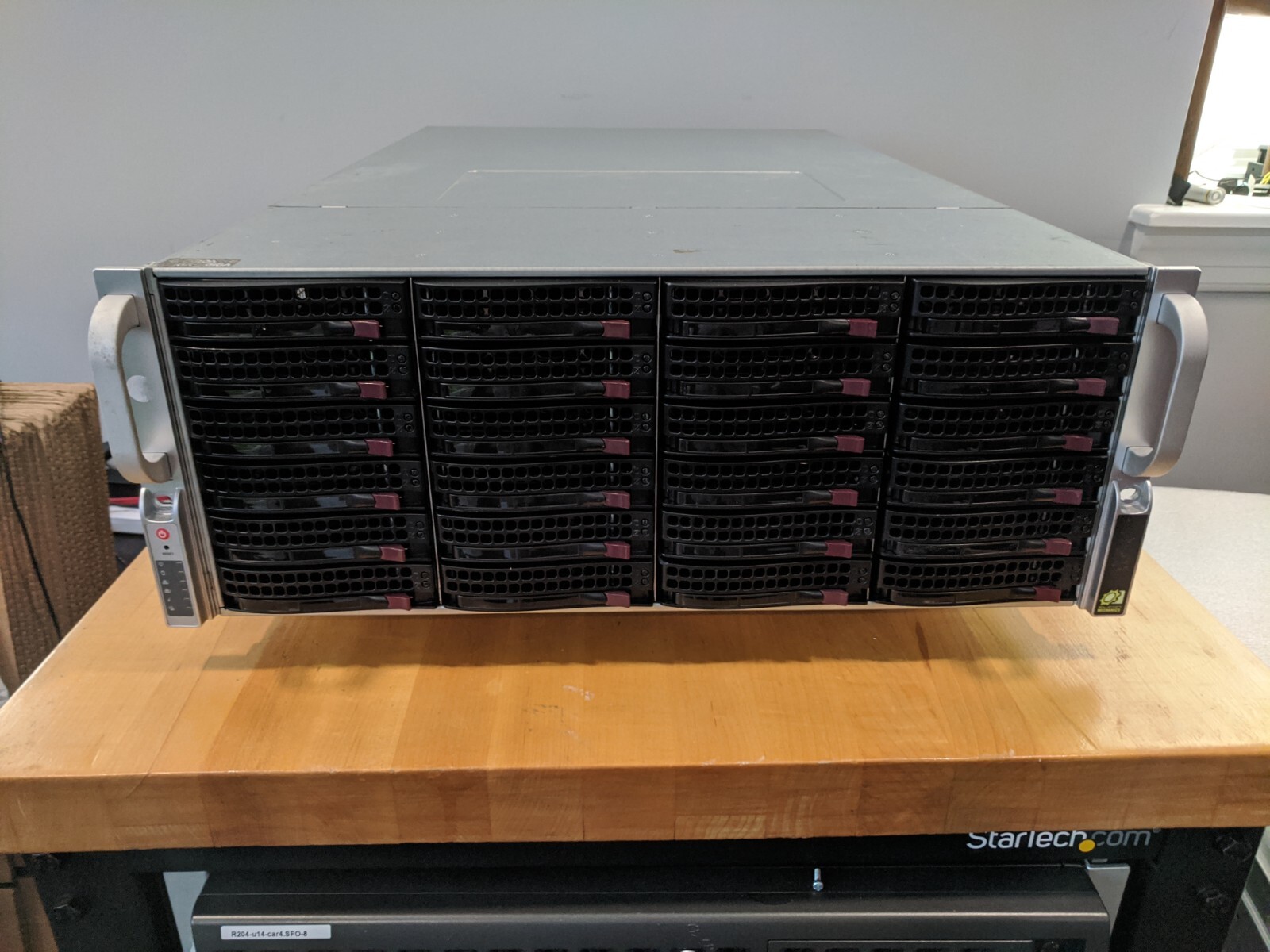 Supermicro CSE-847E16-R1K28LPB 4U Server Chassis 2x1280W 36-Bay BPN-SAS2-846EL1