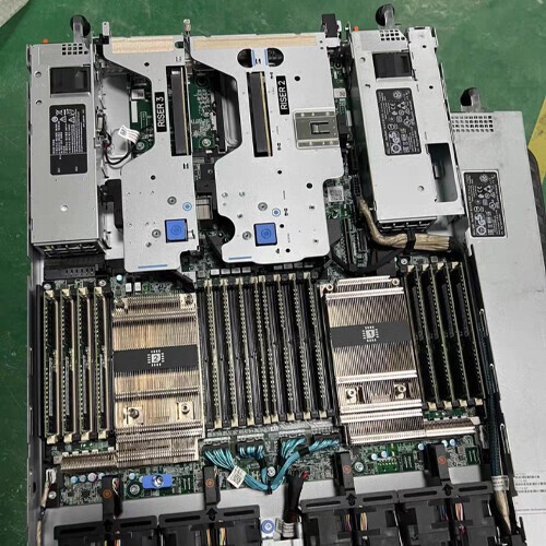 DELL R6525 Server 8X2.5″ H745/2X EPYC 7713 CPU 64Core/1T 3200MHz RAM
