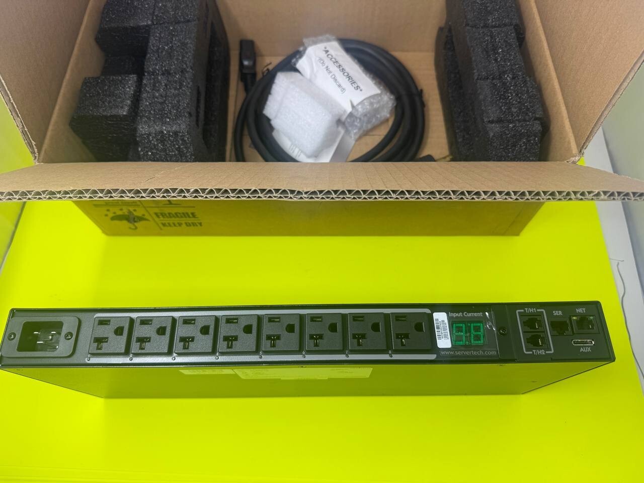 Server Technology Switched Cabinet Power Distribution Unit CW-8H1A113 – Open Box