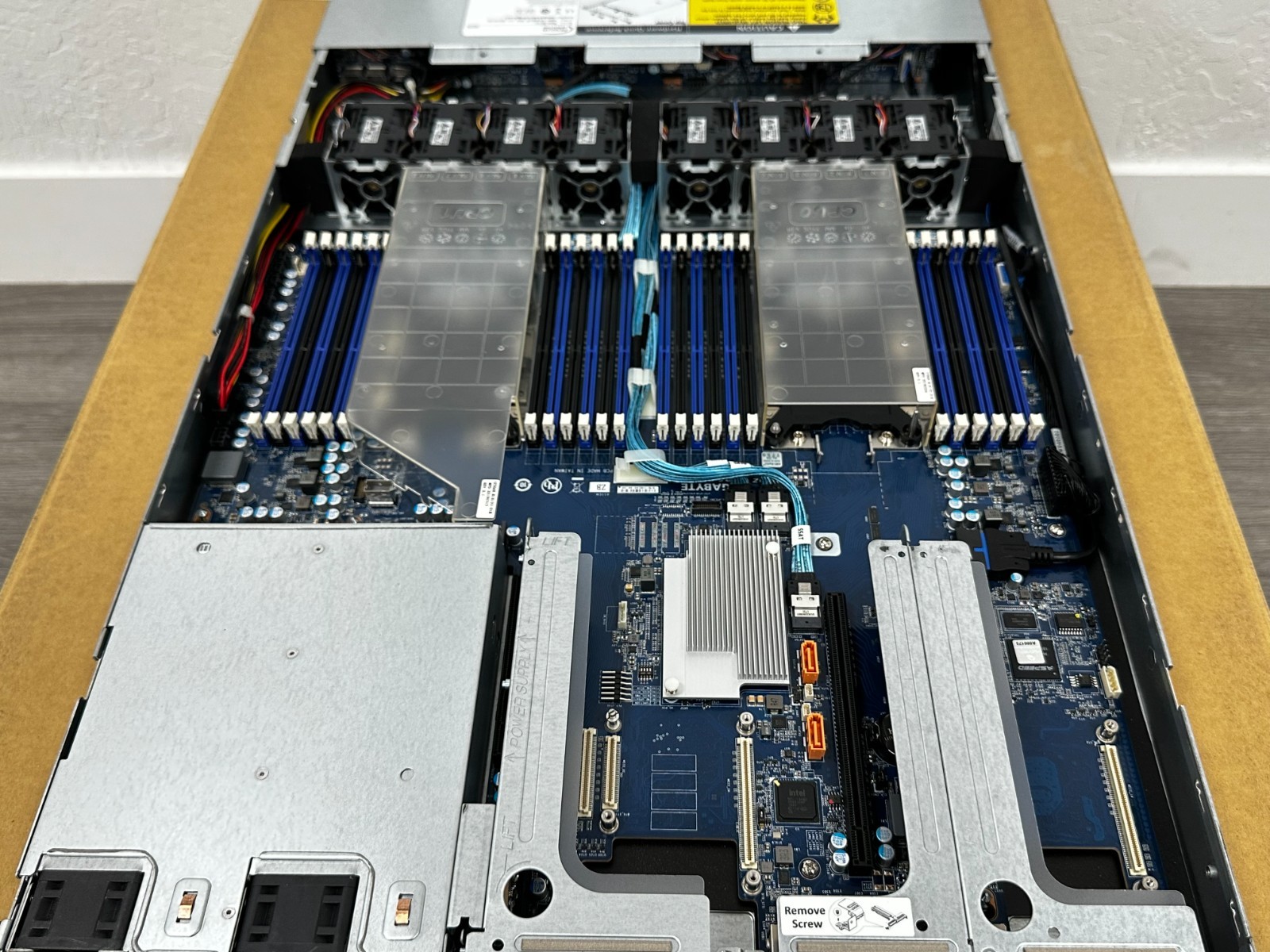 Gigabyte R181-2A0 Rack Srvr w/RAILS 2nd/1st Gen Intel Xeon 1U 10-Bay SATA/SAS 🚚
