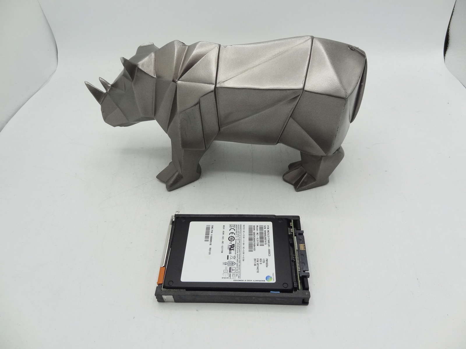 EMC 005052521 1.92TB SAS 12Gbps 2.5in SSD D3F-2SFXL2-1920