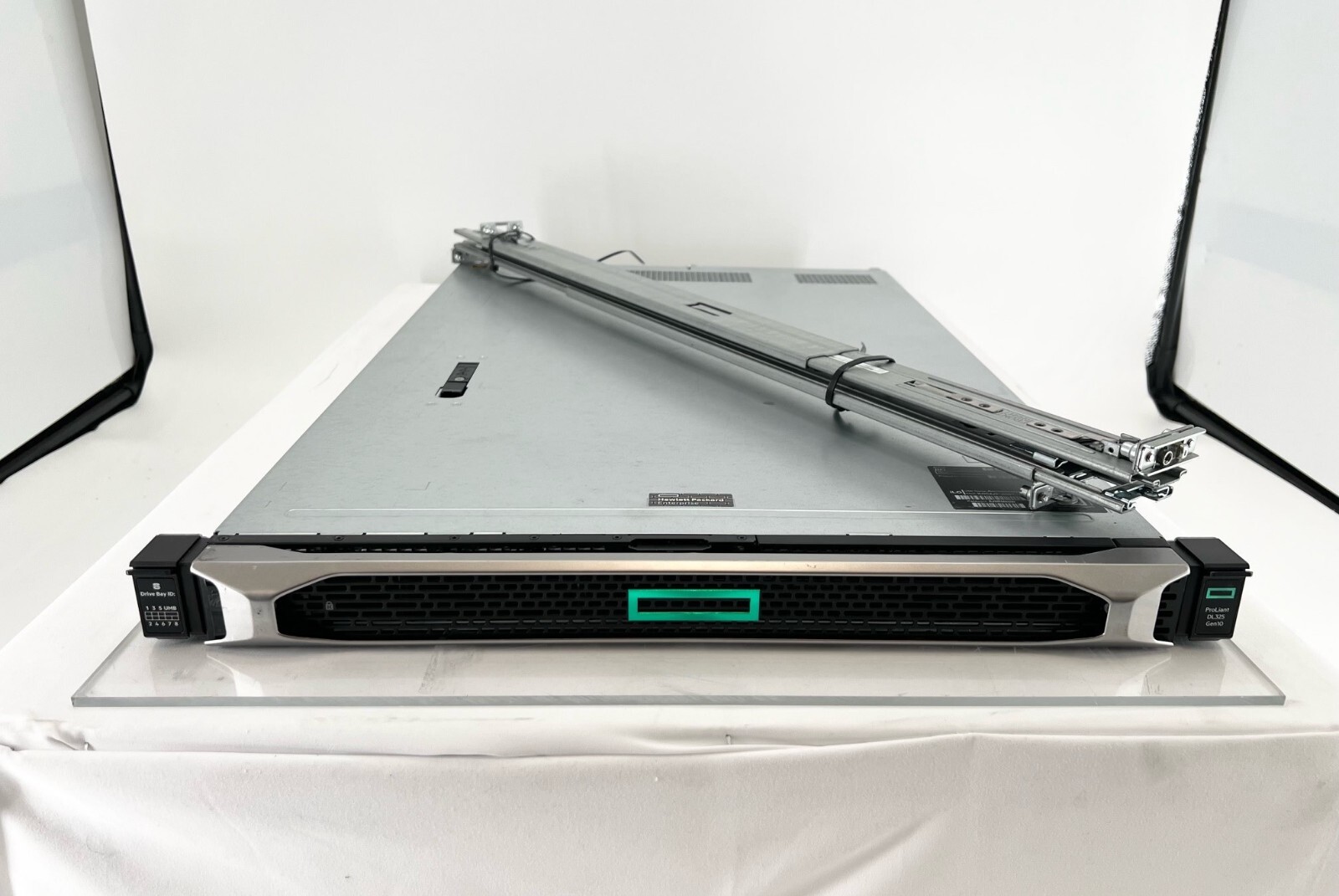 HPE DL325 Gen10 1x EPYC 7282 16-Cores 256GB-R P408i 8x 1.92TB SSD 2x 800W Server