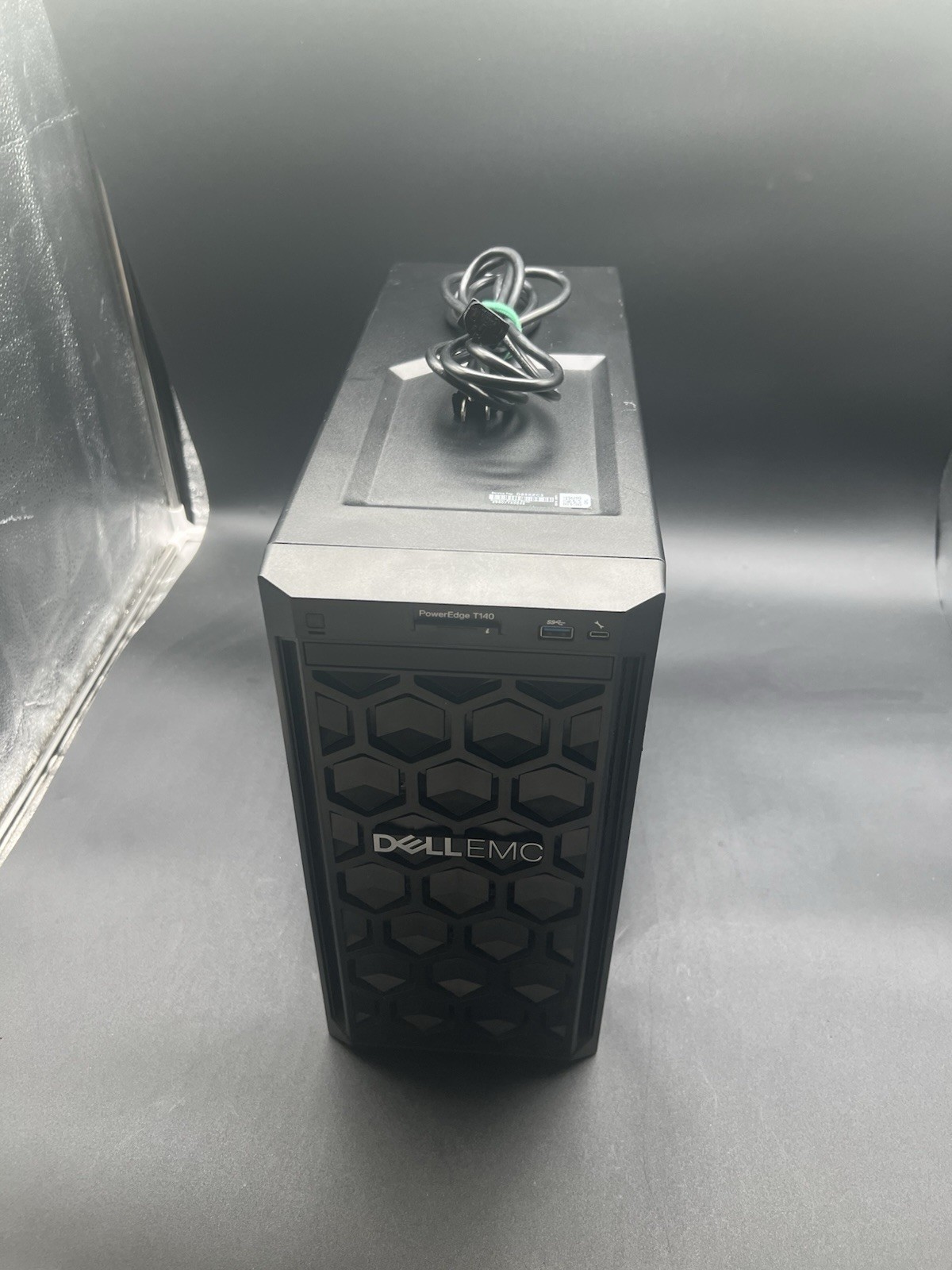 Dell PowerEdge T140 Mini Tower Server Xeon E-2224 3.40GHz 3.49 TB 32GB RAM No Os