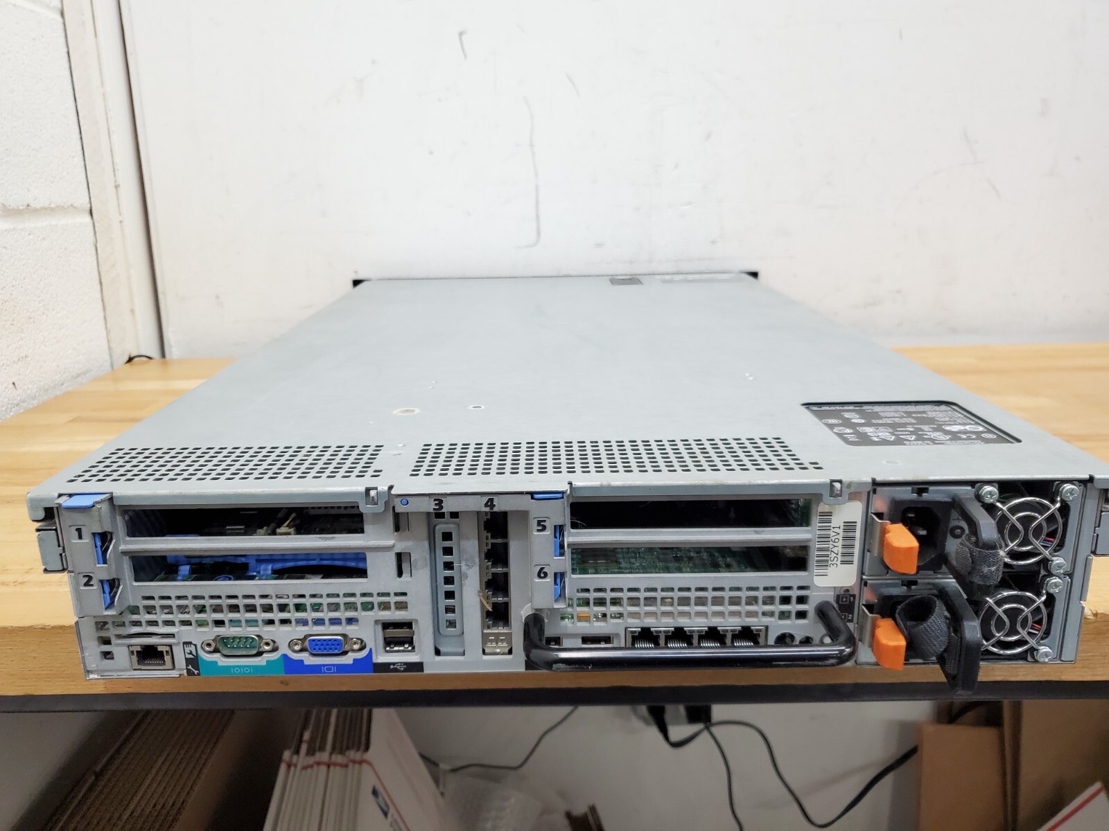 Dell PowerEdge R810 E05S Server 4x Xeon E7-4830, 64GB RAM, 500GB SSD, Win10Pro