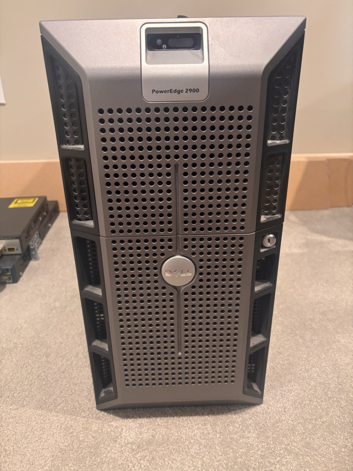Dell PowerEdge 2900 Tower Server 2x Intel Xeon 1.86GHz 16GB DDR2 RAID