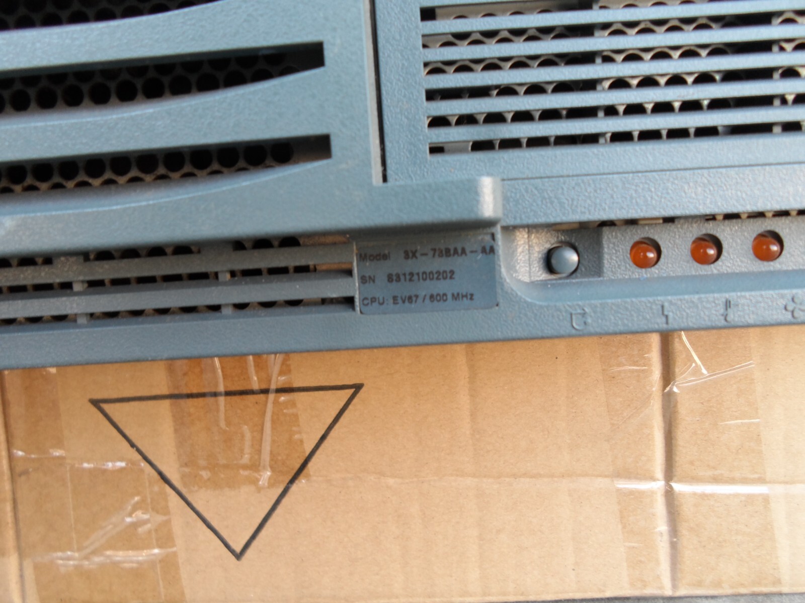 HP Compaq DEC AlphaServer 3X-73BAA-AA Alpha Server DS10 EV67 / 600MHz FDD CDROM