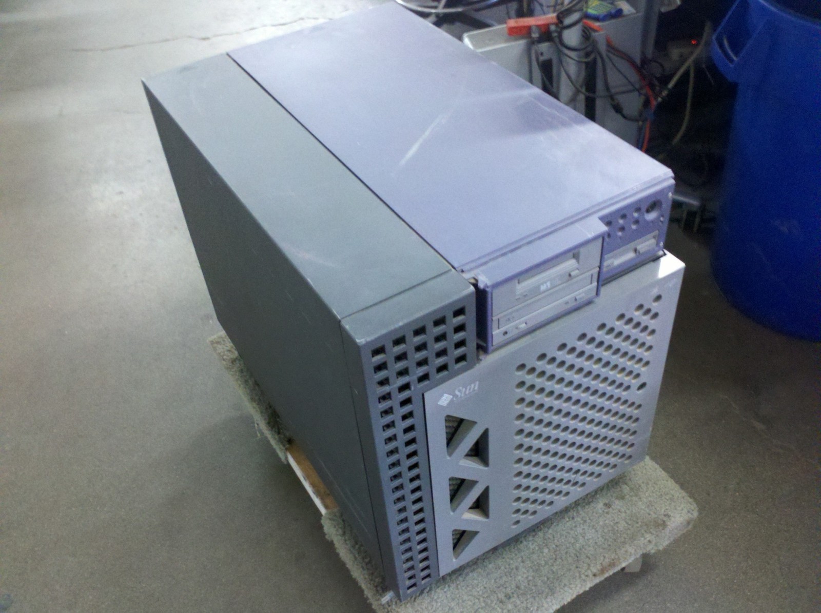 Sun Microsystems Ultra Enterprise 450 Server 300MHz UltraSPARC-II 1GB RAM