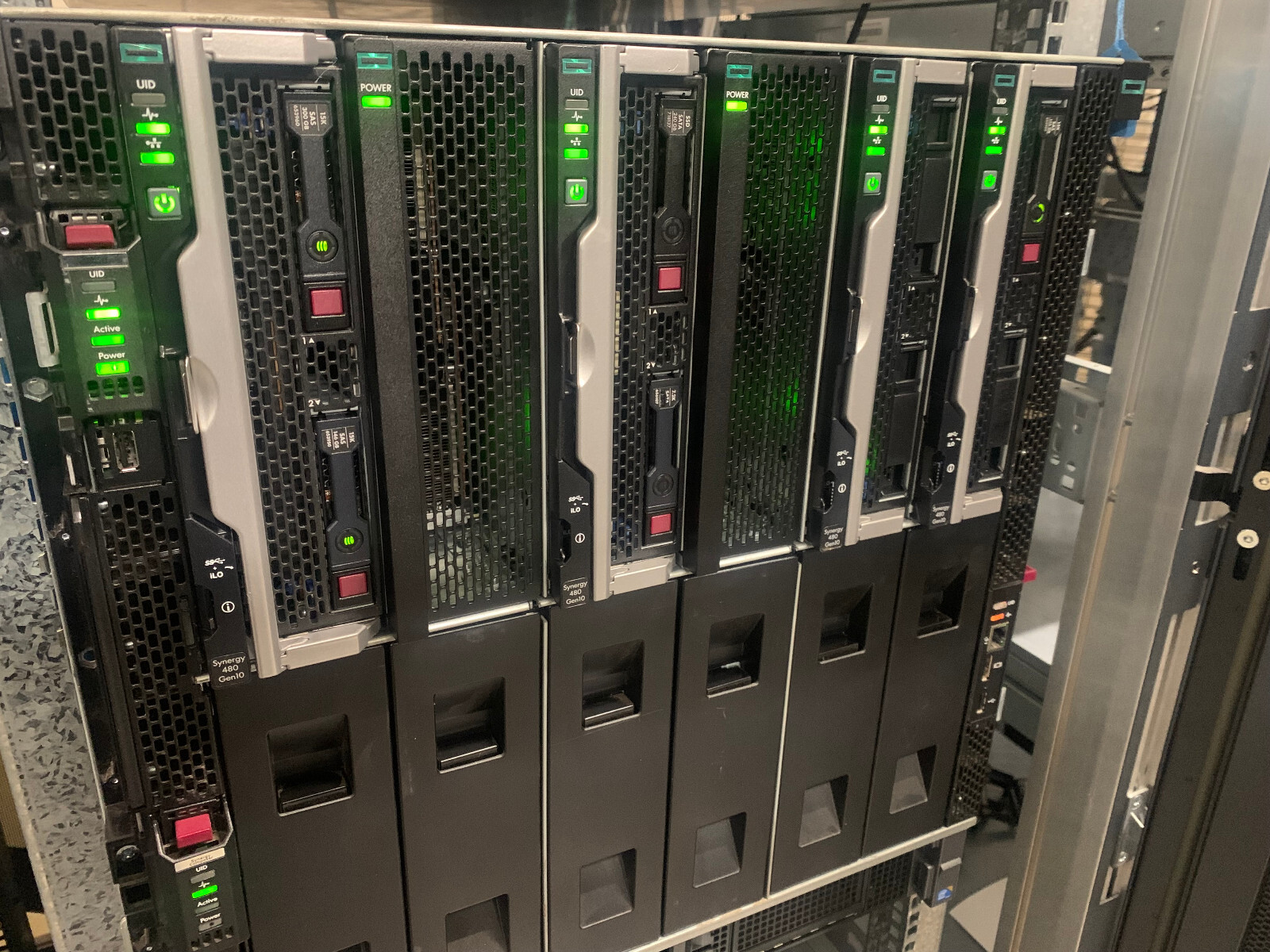Data Center GPU Accelerated Setup 8-Gold CPU 18432 NVIDIA CUDA core DGX AI Box