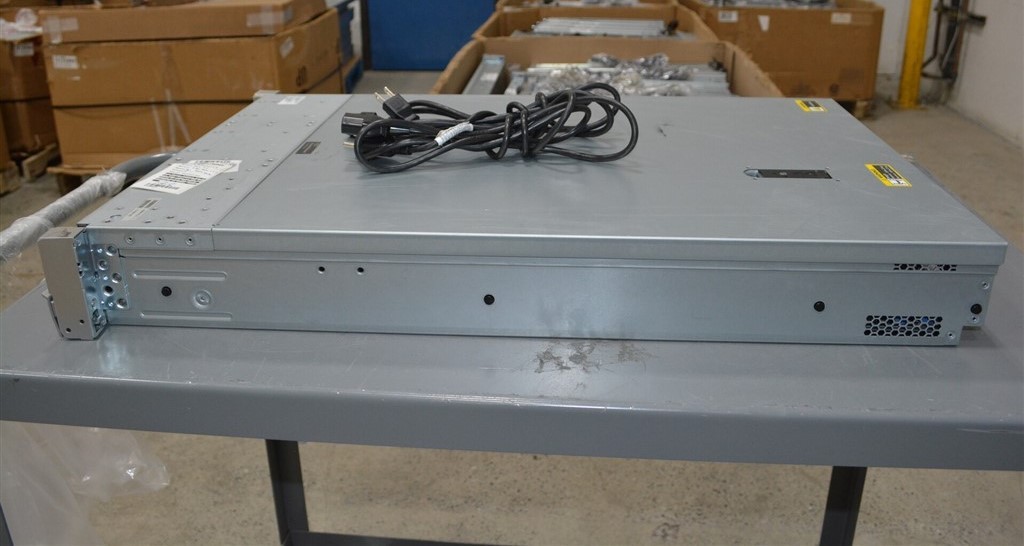 HP ProLiant DL380 Gen9 777339-S01 2.5″ Server XEON E5-2640 V3 8GB NO RAID