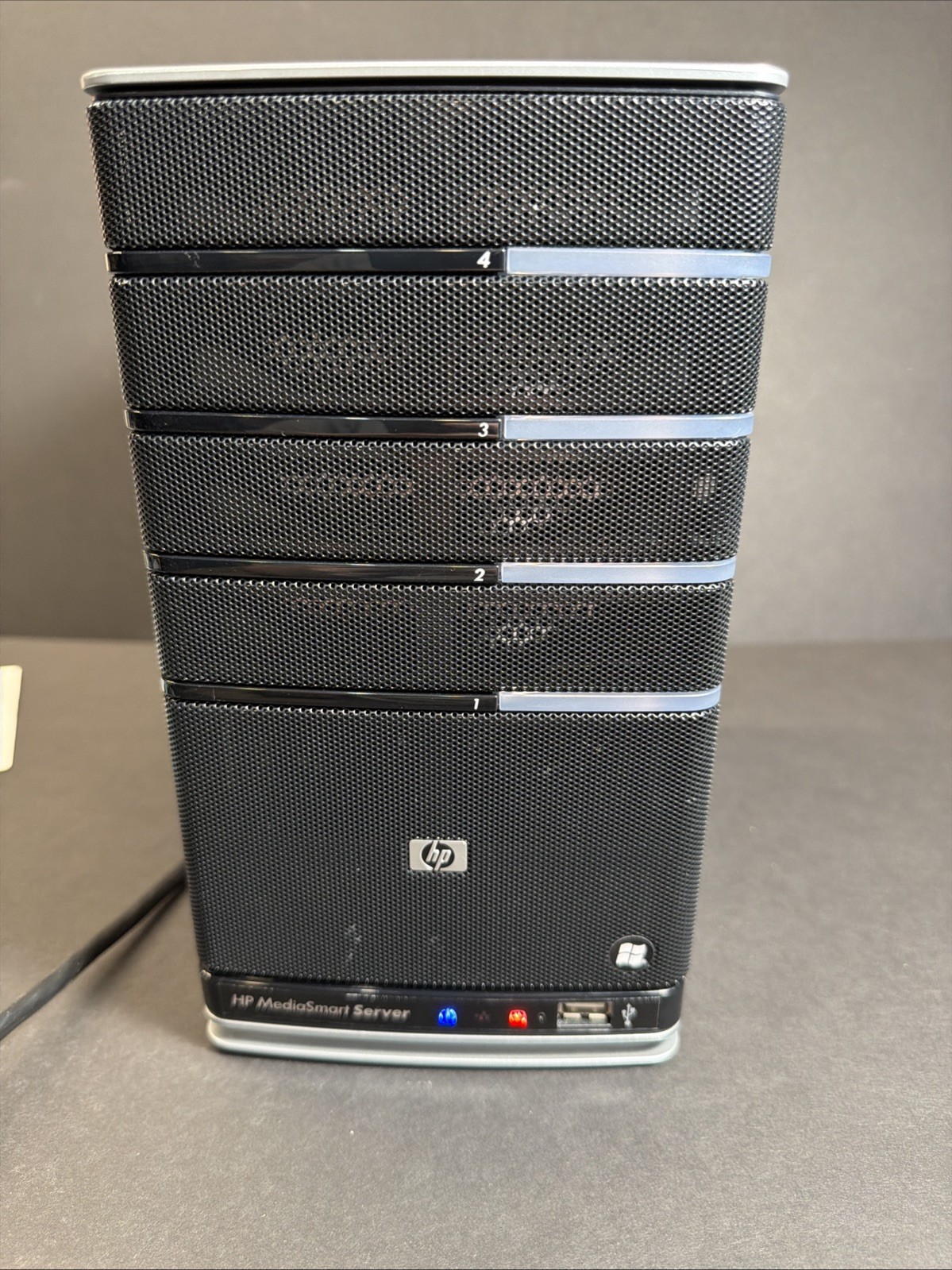 HP EX470 MediaSmart Server – Powers on Properly and No Hard Drive Included