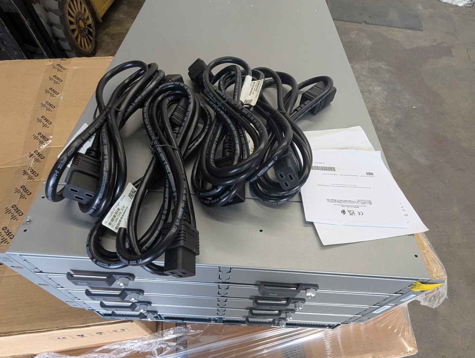 2023 New Cisco UCS 5108 AC2 v05 Blade Server Chassis 8-Bays UCS-SP-5108-AC