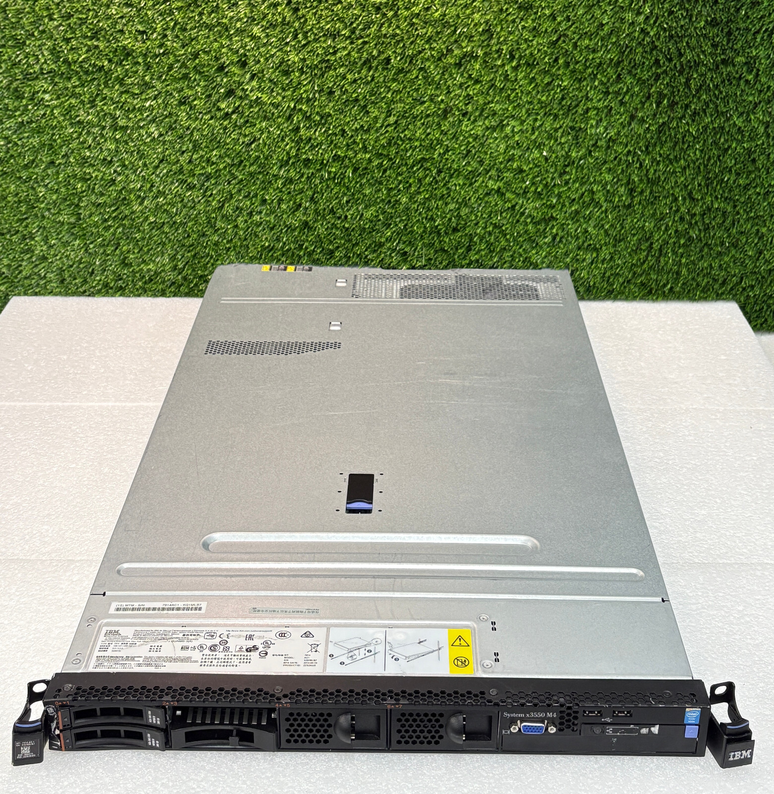 Pre Owned | IBM System x3550 M4 / 7914 Server – Silver w/ 2x Intel CPU