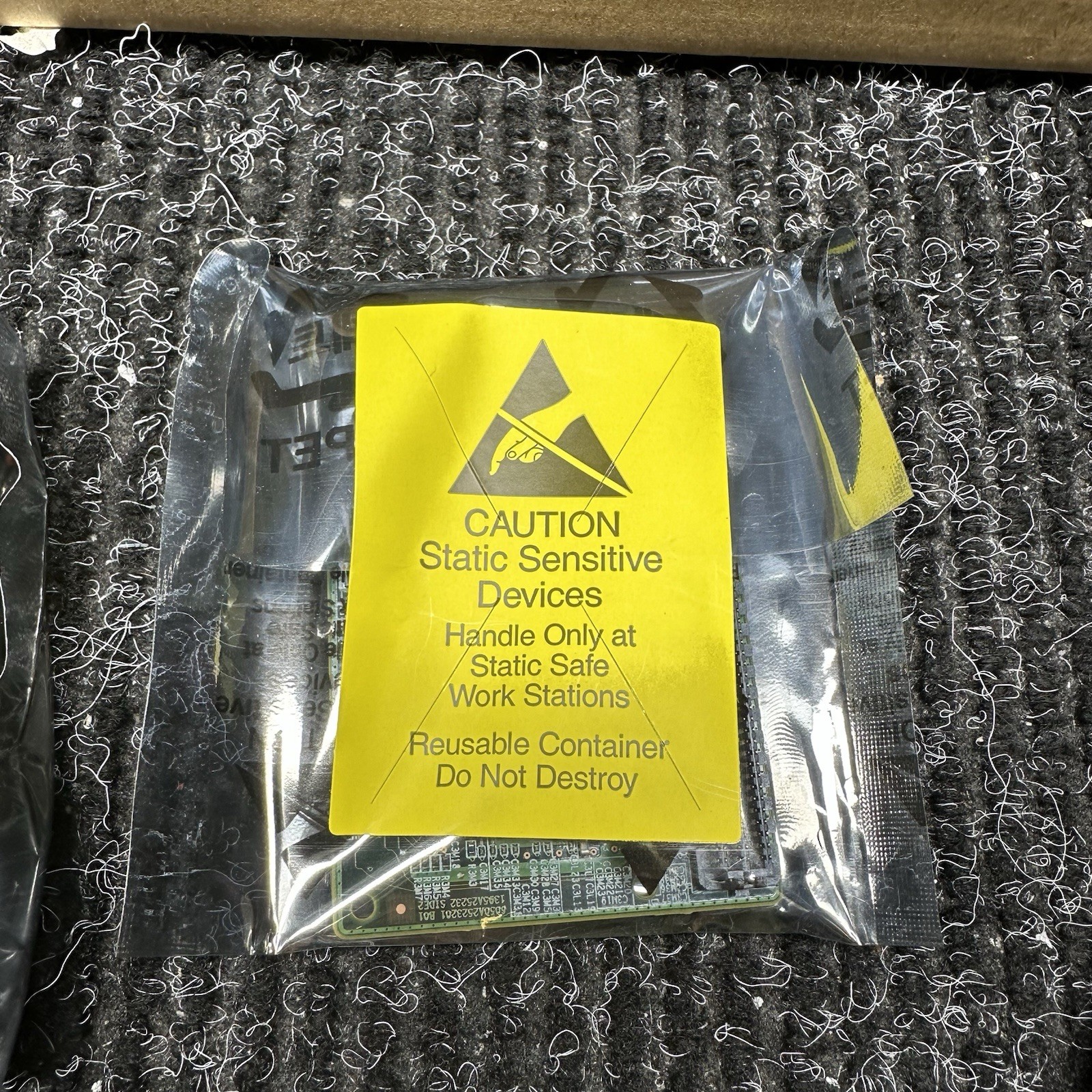 4XB0F28696 – ThinkServer RAID 720i 1GB Modular Flash and Supercapacitor Upgrade