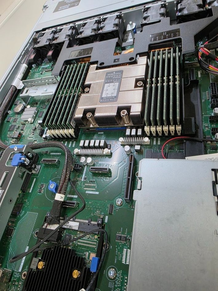1u HP DL325 Gen11 AMD EPYC 9535 64 core Turing 768G 6000MHZ RAM 10TB NVMe & SAS4