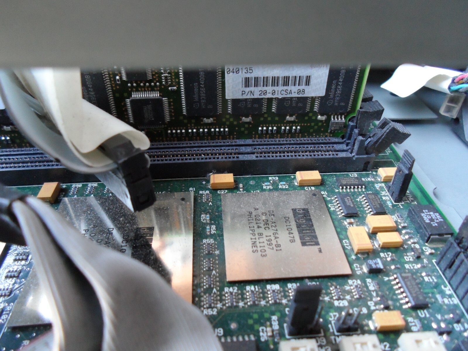 HP Compaq DEC AlphaServer DH-74BAA-AA 1GbMEM Alpha Server DS10 600MHz FDD CDROM