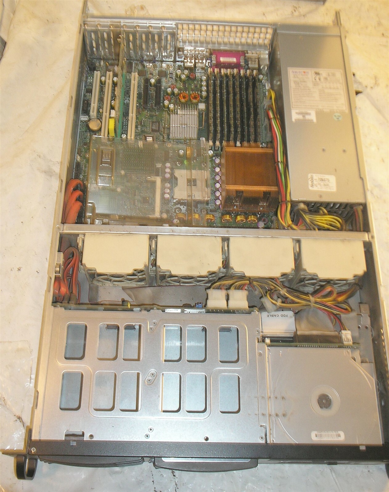 Super Micro Computer SuperServer Server 6024H-82/i2/i/T2/T Nobilis WO 705875