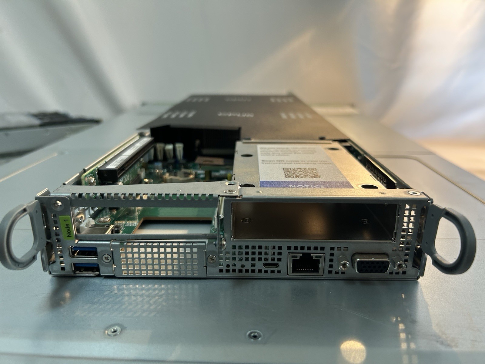 Cohesity C4500-SFP-1 w/1 Node 2x Silver 4208 CPUs No RAM No Drives – Dual AC PWR