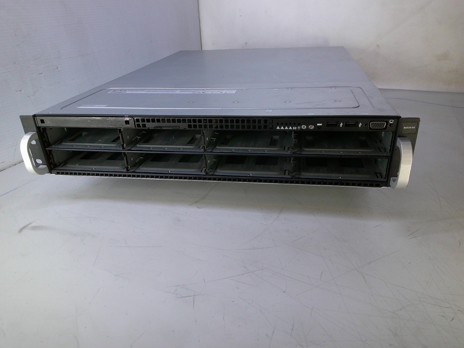 ASUS RS520-E8-RS8 8-BAY LFF SERVER 1X E5-1620V3 16GB LSI 9361- 8I NO HDD T7-A17
