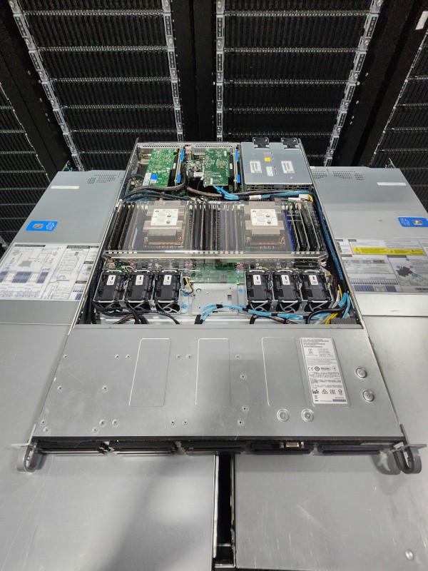 Intel 1U 8SFF NVMe HPC Database Server 2x Silver 4210 20-Core 2.2GHz 32GB RAM