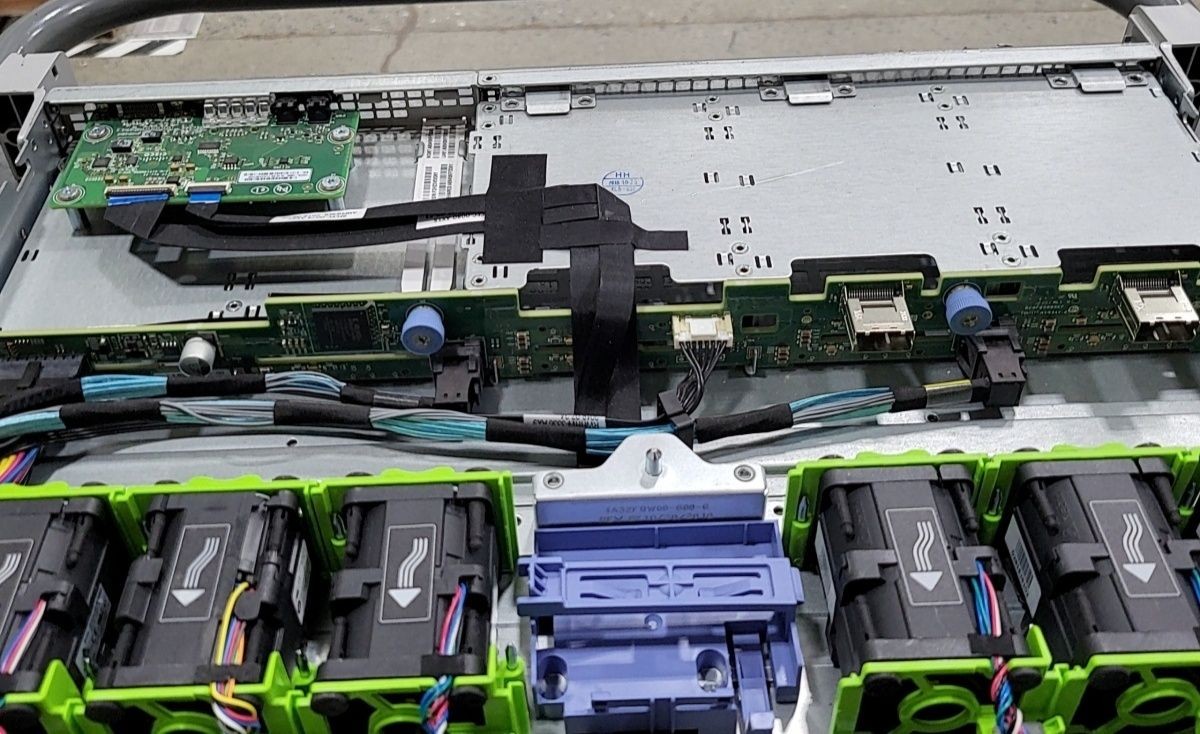 CISCO UCS C220 M4 CTI-CMS-1000-K9 V02 2.5×10 Server BAREBONES SEE NOTES