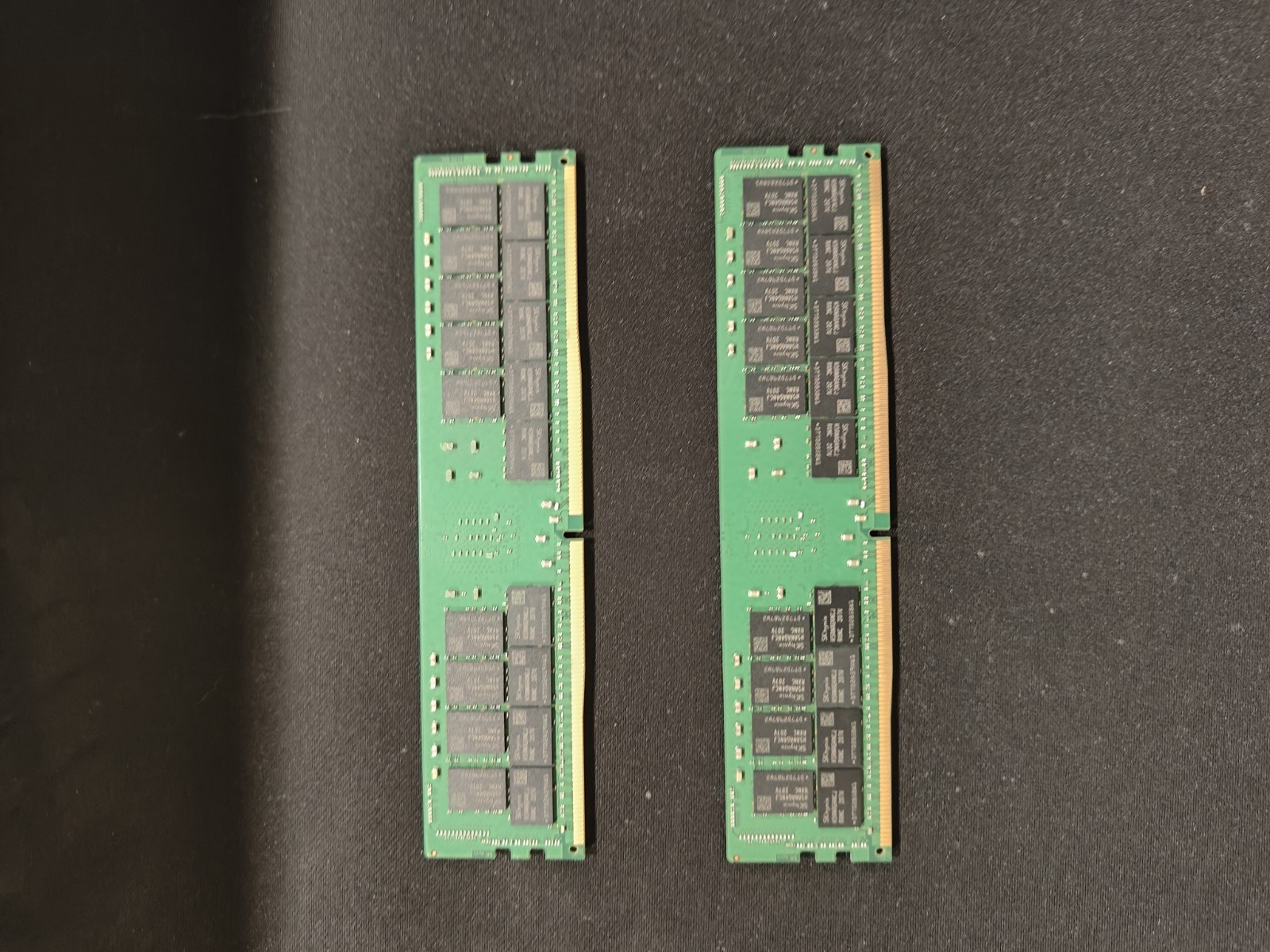 GIGABYTE G292-Z20 rev A00 2U 8-GPU EPYC Server EPYC 7453 128GB DDR4-3200 H10 M2