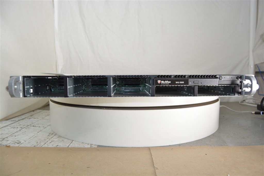 INTEL APPLIANCE C2 WBG-5000-D 2.5×8 Server 2*XEON E5-2609 V4 SEE NOTES