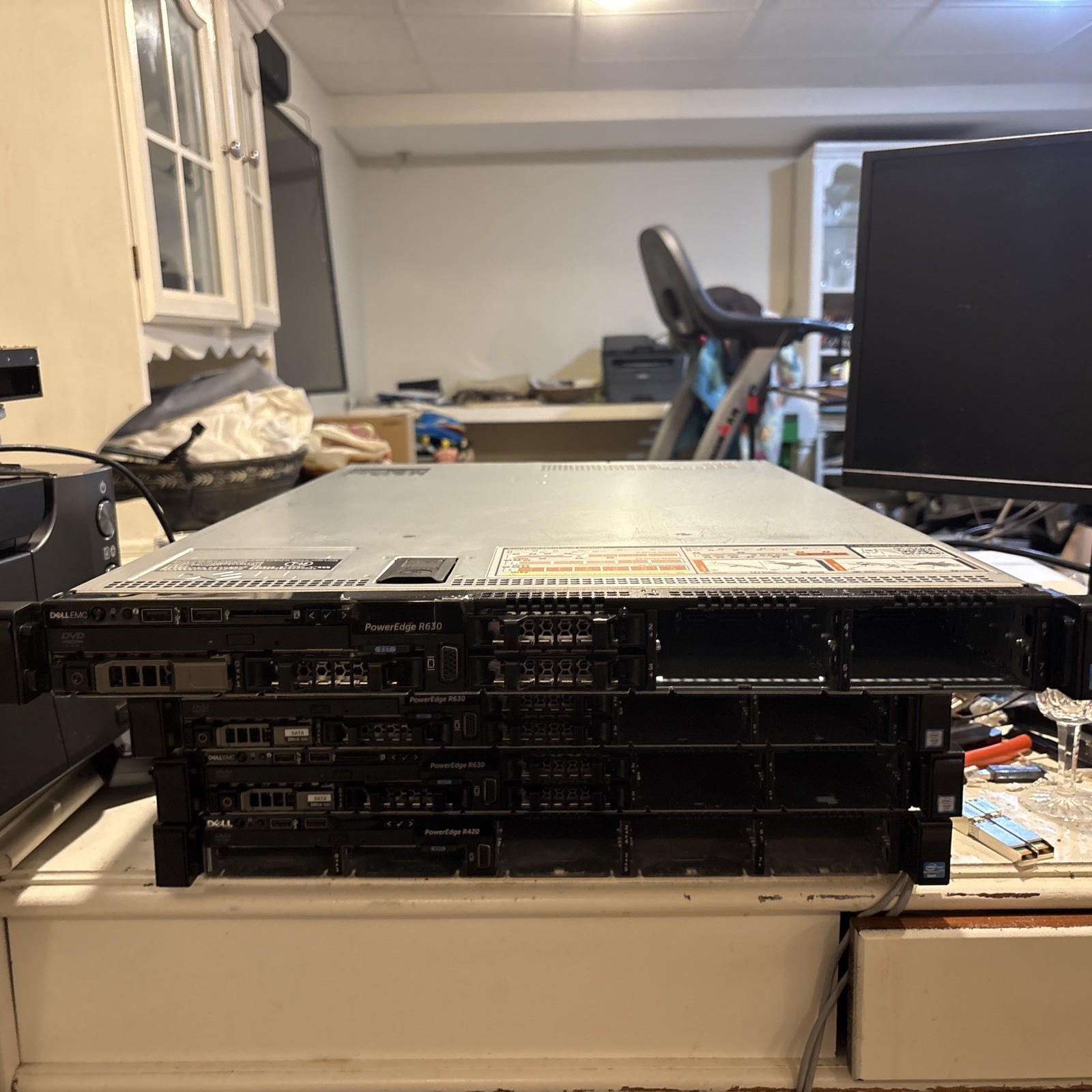 Dell Poweredge R630 2x Xeon E5-2680 v4, 32GB, IDRAC Ent, Intel 10gb, 200gb SDD
