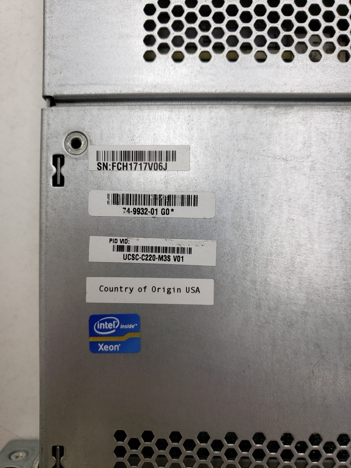 Cisco UCS C220 M3 Rack Server Intel Xeon E5-2609 32GB RAM No HDD 2x450W PSU.