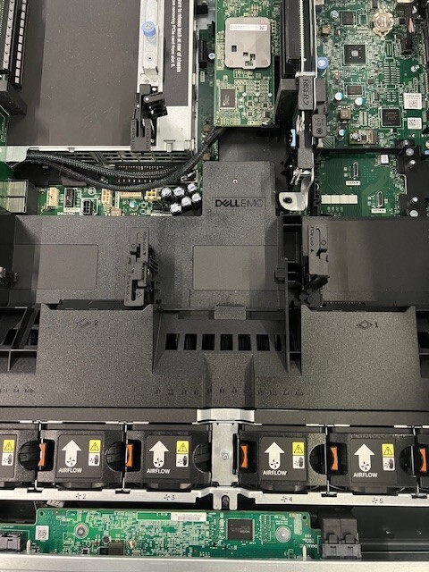 DELL EMC VxRAIL P570F 24SFF SERVER, 2x 4108 cpu, 32GB Ram 2x 1100w Psu, HBA 330