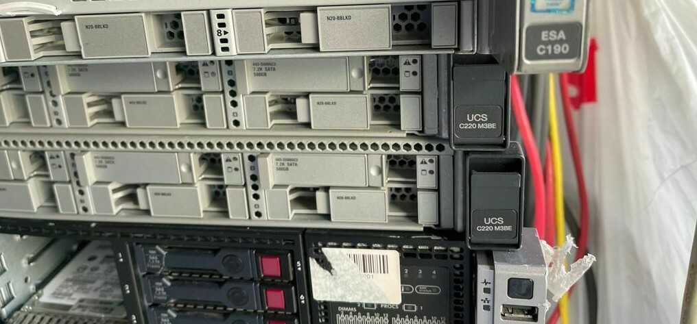 Cisco UCS C220 M3BE 16 Core 2x E5-2650 Xeon 2Ghz CPU 64GB RAM 4 x 500 GB SATA HD