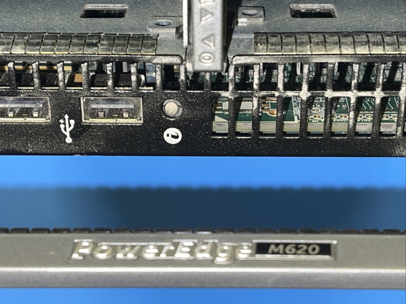 Dell PowerEdge M620 Blade Server HHB/0F9HJC E5-2640v2 2.00ghz/NO RAM/NO HDD