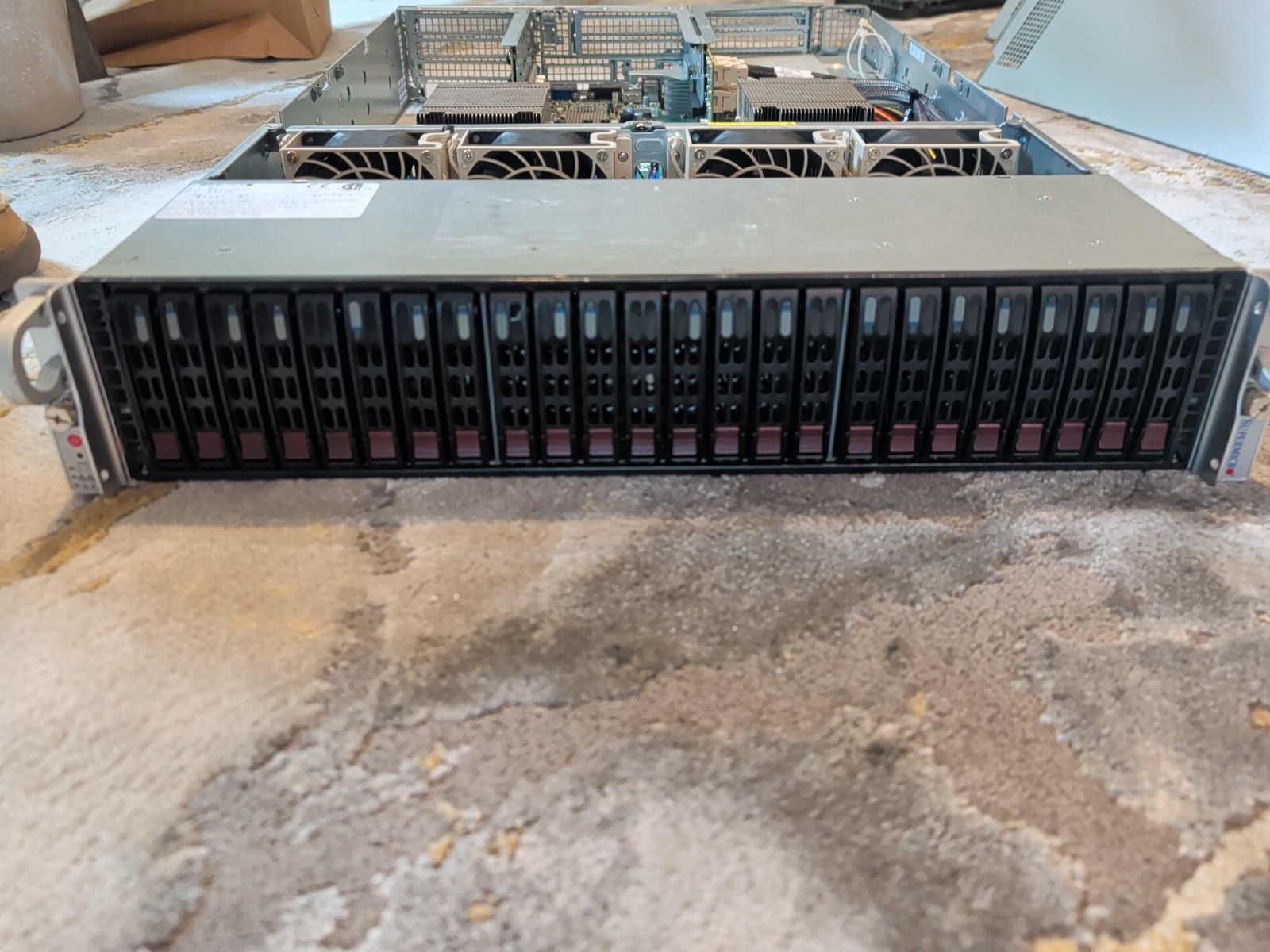 Supermicro SYS-2028U-E1CNRT+ 24-bay 2x Intel Xeon E5-2680v3 X10DRU-i+ 2U Server