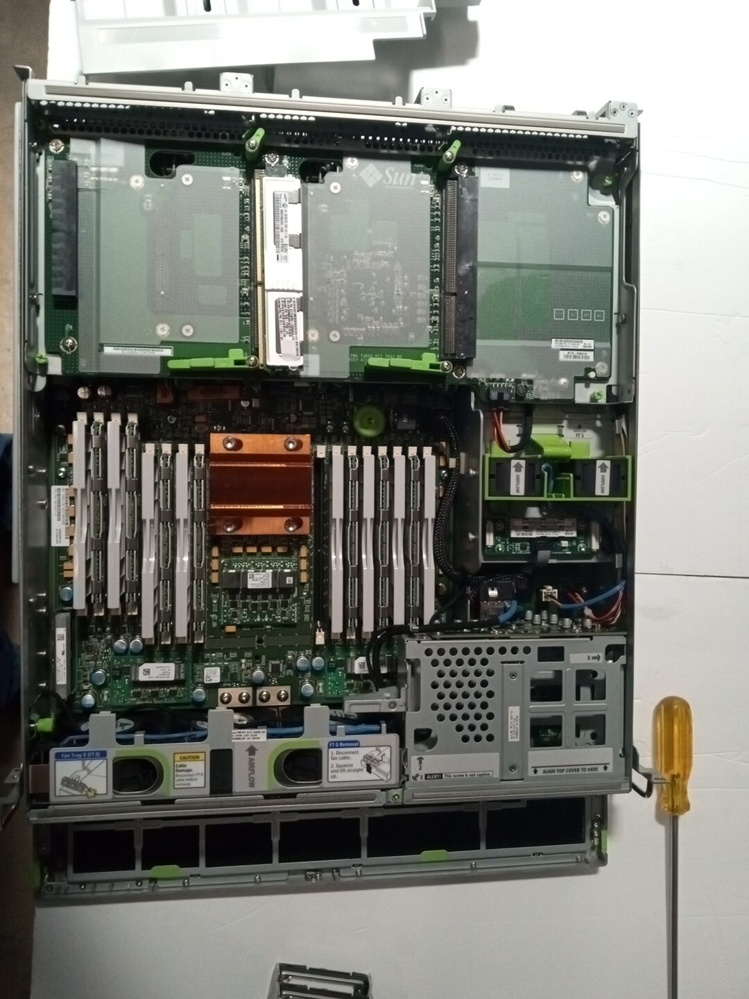 Sun Netra T5220 |Sun Oracle 4004A| 16 GB Ram |4 X 300 GB Hd