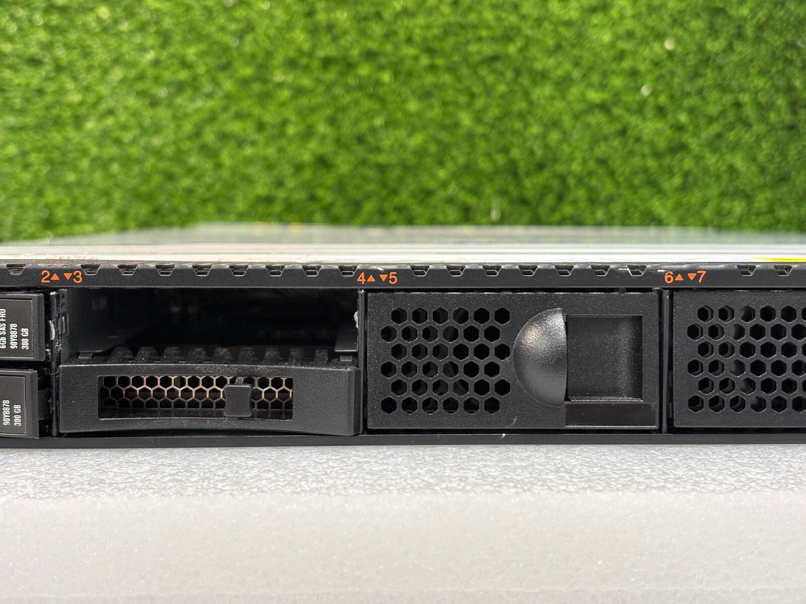 Pre Owned | IBM System x3550 M4 / 7914 Server – Silver w/ 2x Intel CPU
