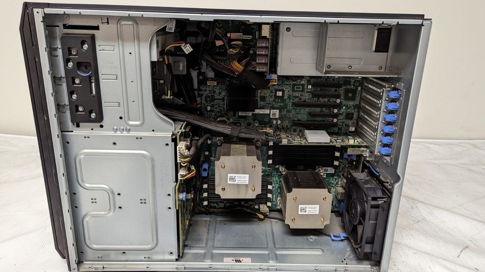 Dell Poweredge T420 SFF 2x E5-2430 v2 2.5Ghz / 64gb / H710 / 8x Trays / 2x 495w