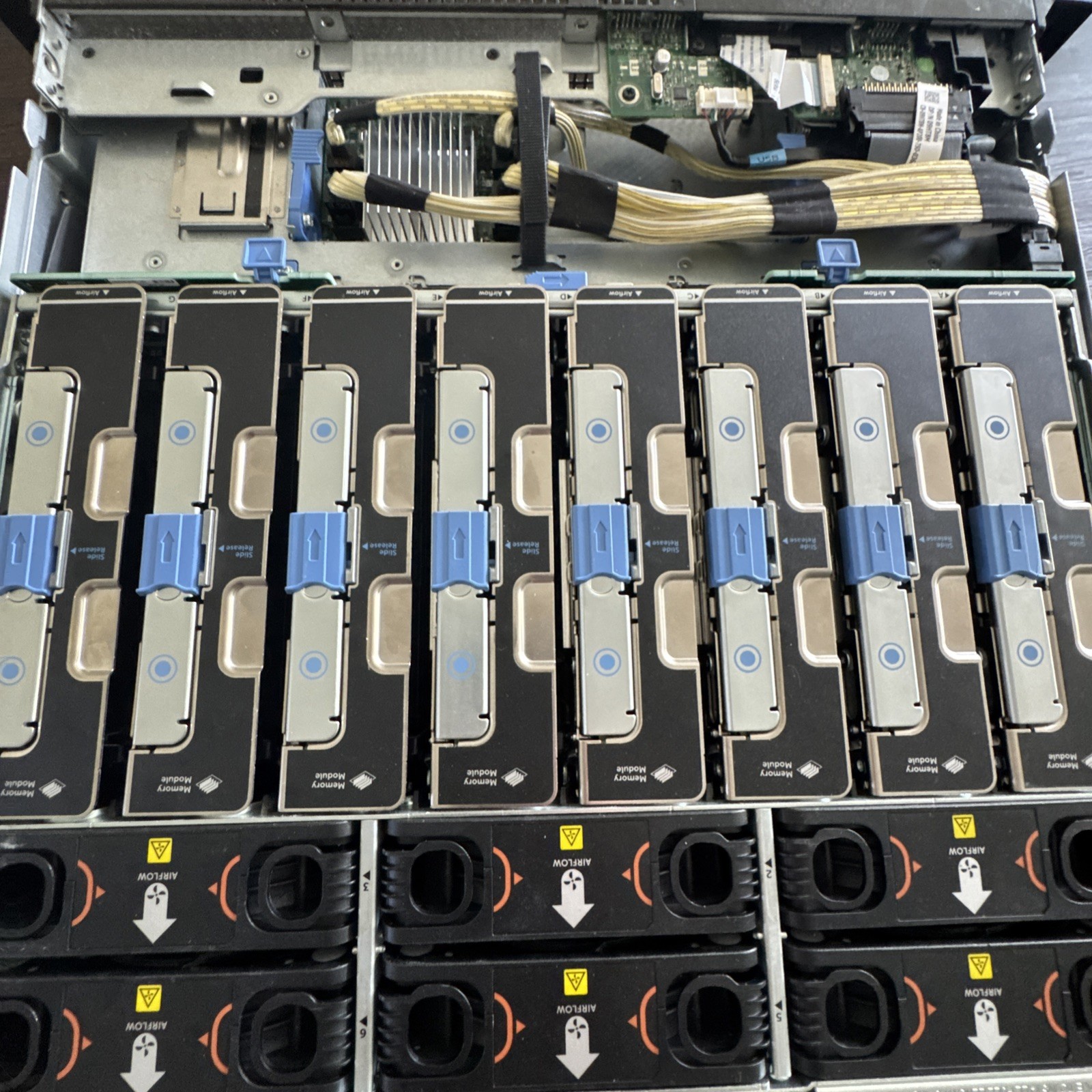 Dell PowerEdge R930 24x 2.5” 4U CTO Server- 4x Heatsink, iDRAC, 4x1GbE, 2X PSU