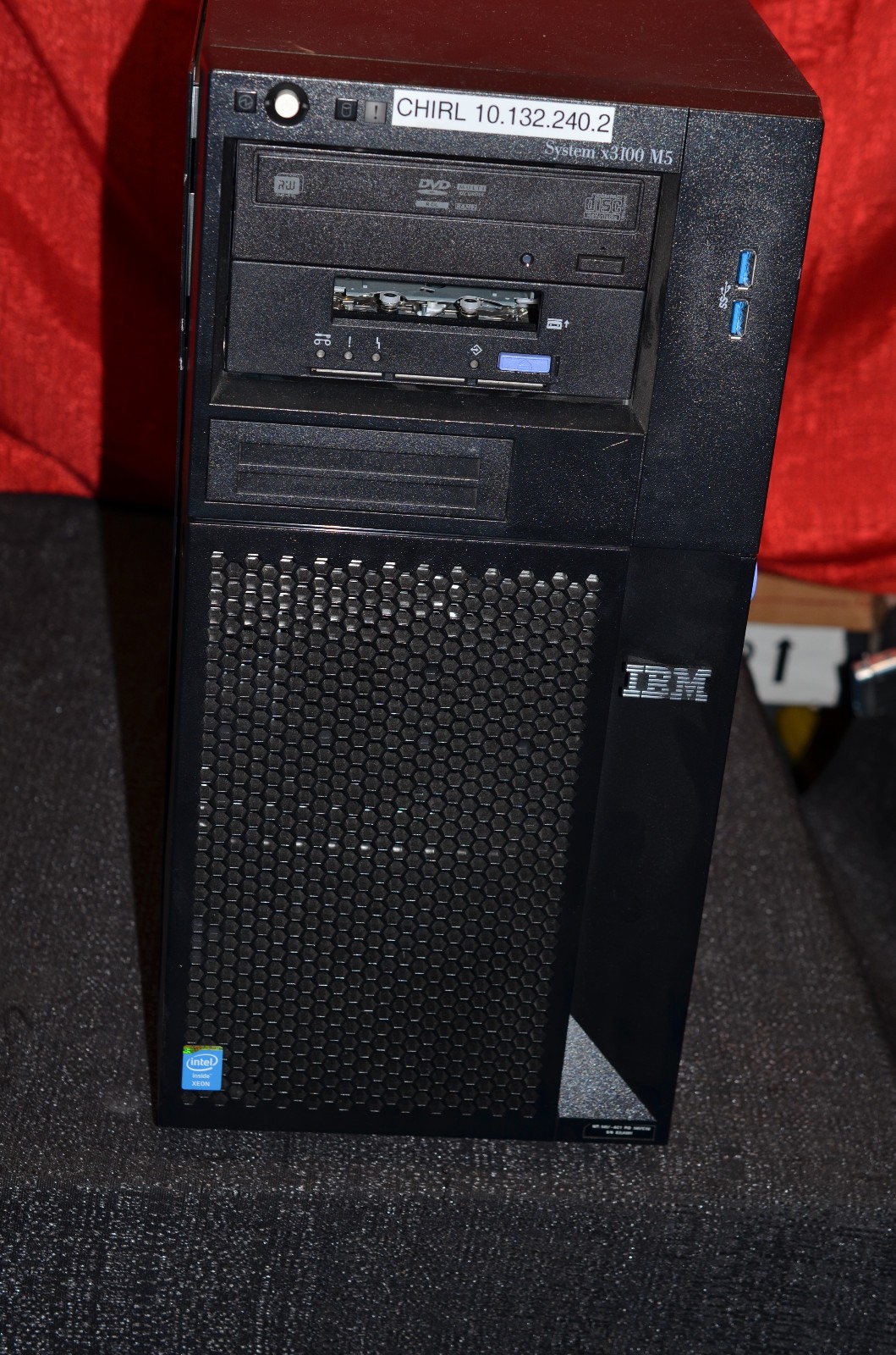 IBM System x3100 M5 tower server working