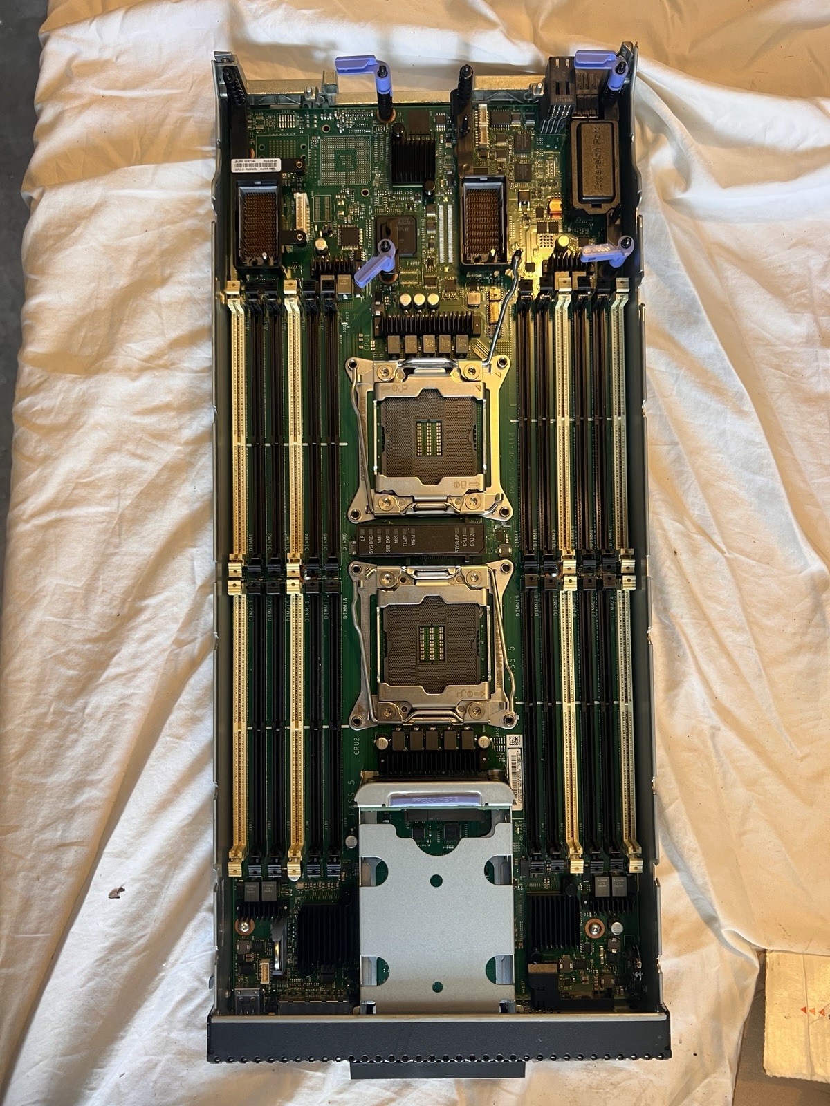 IBM LENOVO 9532 AC1 Flex System X240 M5, 00MV291 No RAM CPU Drives